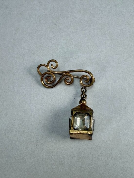 Calvaire Jewelry - Vintage Calvaire Lamp Brooch Pin Dangling Lantern Clear Rhinestone